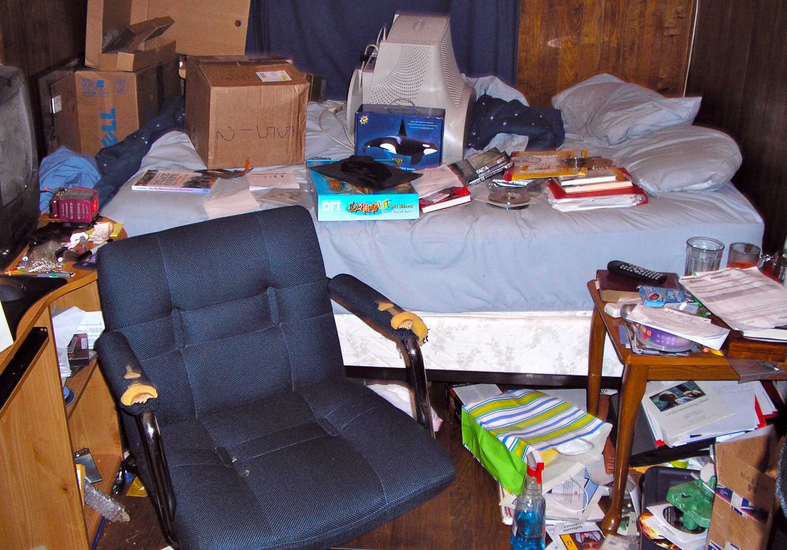 This is what move-out day looked like for me in 2006. Loads of clues in this photo about the future of my life, especially that Peace Corps book!