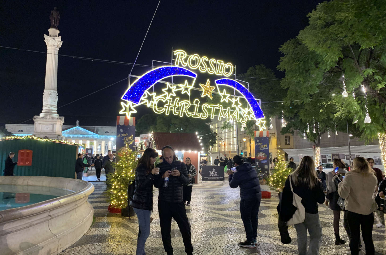 While in Lisbon, we took sometime to explore the various Christmas markets to get into the spirit of the season!