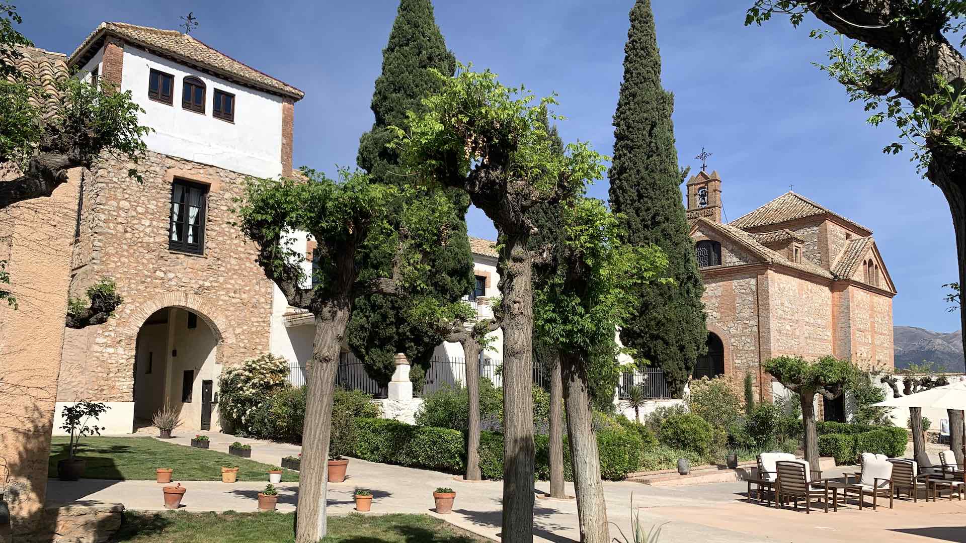 Surrounded by olive groves, this 16th century hacienda is currently serving us as home in southern Spain.