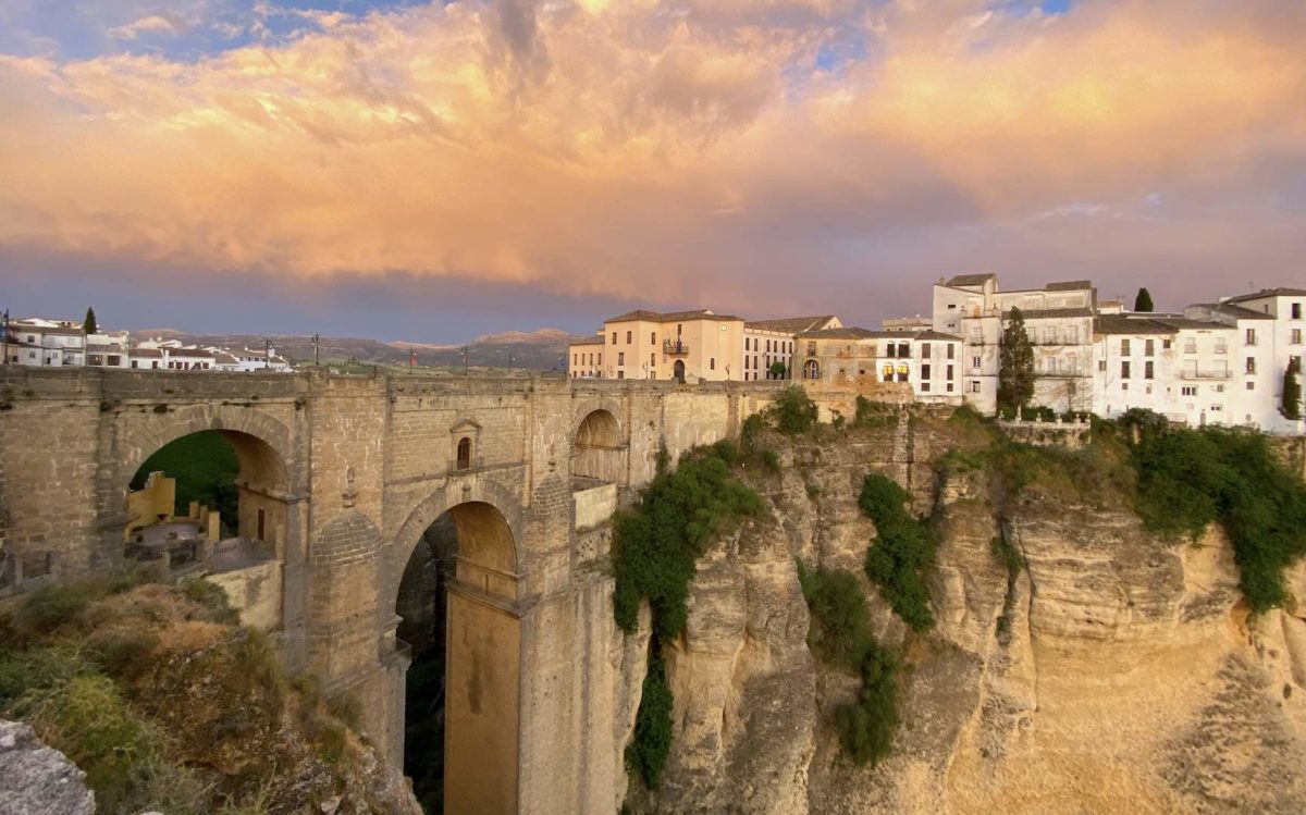 Ronda's stunning bridge connecting the new and the old.