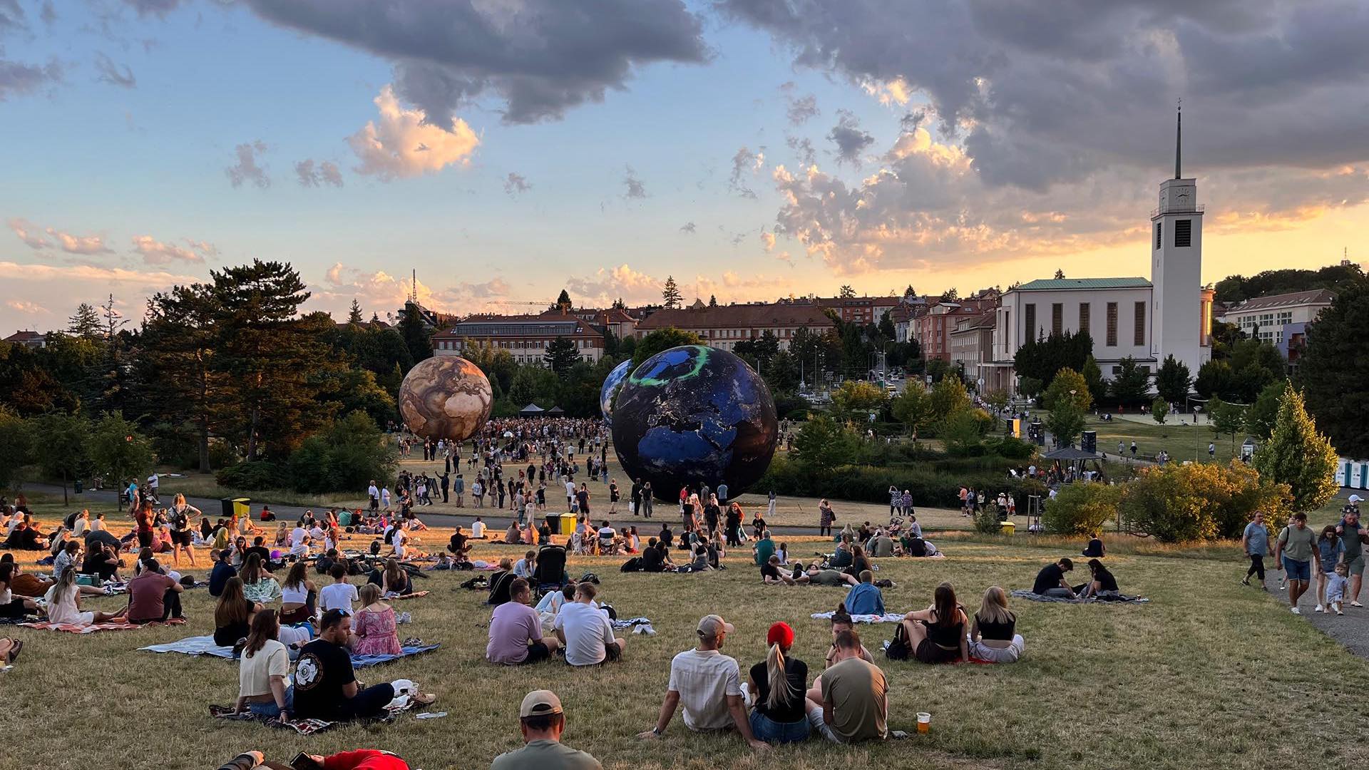 ...And that astronomy festival at Brno's observatory was a fantastic little event hyping up space exploration!
