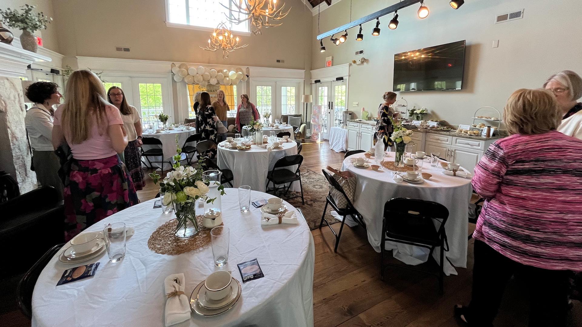 What a wonderful and beautiful baby shower put on by Jenni's sister and one of her oldest friends! We had quite a few ladies in attendance...and one soon to be dad!